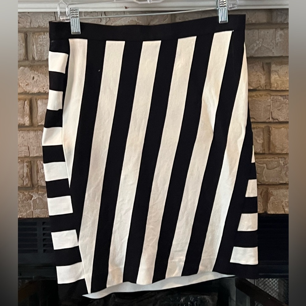 Banana republic Black and White Striped Women's Skirt size 10